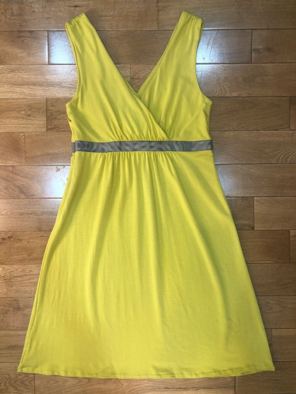 Boden V Neck Yellow Sleeveless Sheath Dress With Rhinestone Detail Size 4R - Picture 6 of 12